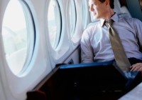 Terbongkar, Ini Alasan Lampu Diredupkan Saat Pendaratan Pesawat