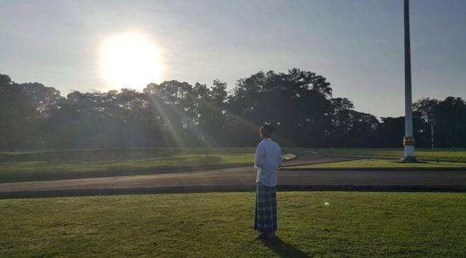 Di Istana Bogor, Jokowi Saksikan Gerhana Matahari