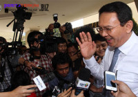 Kader Gerindra Mau Loncat Dari Tugu Monas, Ahok Sudah siapkan ambulans