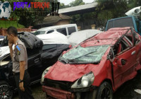 Honda Jazz Jatuh Dari Mall Depok Yang Di Kemudikan Oleh Dessy