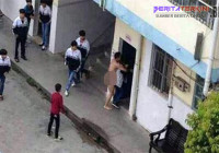 Seorang Guru SMA nekat ingin perkosa siswinya di siang bolong Seorang Guru SMA nekat ingin perkosa siswinya di siang bolong