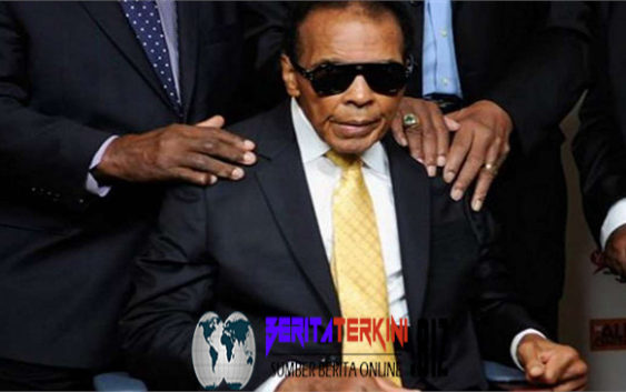 Sebelum Meninggal Dunia, Muhammad Ali Melawan Donald Trump Untuk Melarang Umat Islam Masuk Amerika