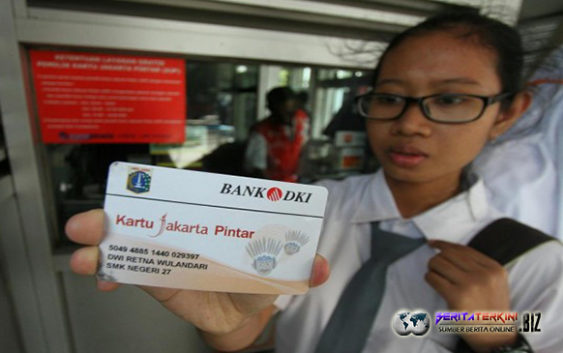 ahok-makanya-pemegang-kjp-kita-tahun-ini-turun-kok