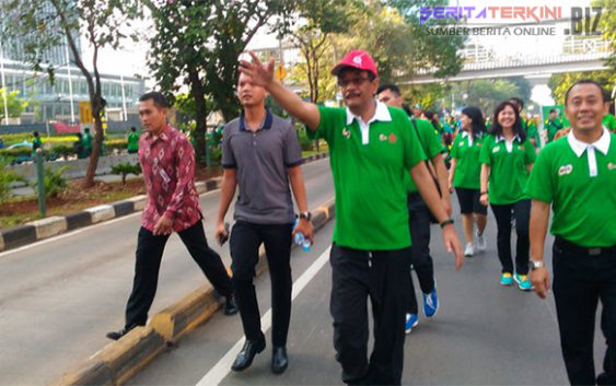 Ikuti Lomba Lari Milo, Wagub DKI Teriaki Warga Yang Melintas Jalur Transjakarta