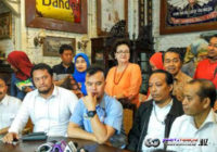 Ahmad Dhani : “Kita di sini siap, Jakarta Selatan siap nimpukin Ahok, kalau Ahok ke Jakarta Selatan,”