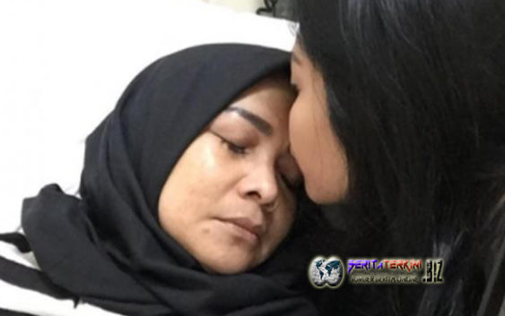 Stress Karena ISu Selingkuh Raffi Ahmad, Ibunda Gigi Jatuh Sakit