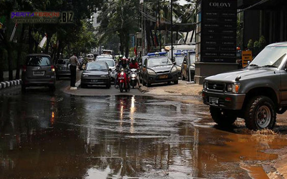 Ahok Akan Menggusur Semua Bangunan Yang Ada Di Bantaran Kali Kemang