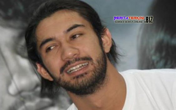 Reza Rahadian Ingin Coba Bermain Film Kemanusiaan