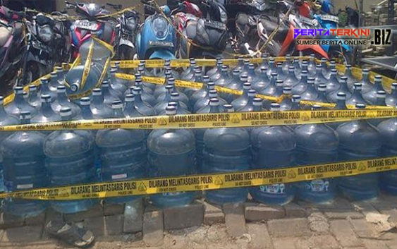 Polisi Berhasil Ungkap Aksi Pemalsuan Air Mineral Merek Aqua