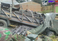 Ban Truk TNI Peca akhir nya Terbalik , Puluhan Senapan berserak serak di Jalan