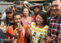 Ratusan Warga Yang Rela Mengantri Hanya Ingin Berfoto Serta Mengadu Pada Ahok Hari Ini