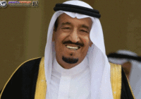 Raja Salman Pegang Jubah Romo yang Menyambut dengan Bahasa Arab