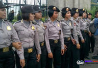 Selain Berjaga Di May Day, Polwan Cantik Masih Sempat Menjaga Kecantikan Selain Berjaga Di May Day, Polwan Cantik Masih Sempat Menjaga Kecantikan