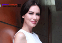 Sophia Latjuba Belanja Sayur Di Pasar, Untuk Pesiapan Sahur Pertama