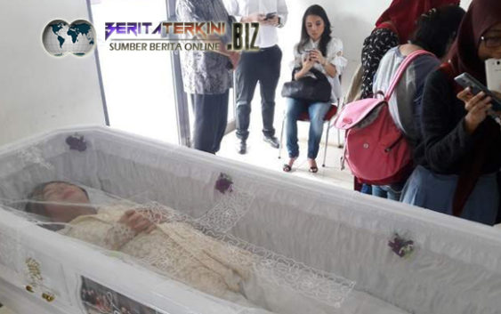 Cerita Nurzaman Pada Saat Mandikan Jenazah Yana Zein Dengan Detergen