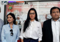 Marcella Zalianty Datang Bersama Dengan Beberapa Artis Anggota Parfi 56 Untuk Melihat Pretty Asmara