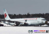 Tabrakan Yang Terjadi Pada 2 Pesawat Boeing Di Landas Pacu Bandara Toronto, Mengakibatkan Kerusakan Serius Terhadap Keduanya