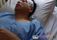 Penyanyi Sekaligus Dokter Bedah Plastik : “Kepala Memar Kok Diperban, Suruh Sekolah Lagi Deh Dokternya”