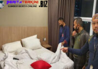 Tanpa Penutup, Pasangan Mesum di Kamar Hotel Ini Jadi Tontonan Warga!