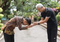 Gibran Rakabuming Akui Siap Keliling Untuk Perkenalkan Ganjar Pranowo Sebagai Capres PDIP Gibran Rakabuming Akui Siap Keliling Untuk Perkenalkan Ganjar Pranowo Sebagai Capres PDIP